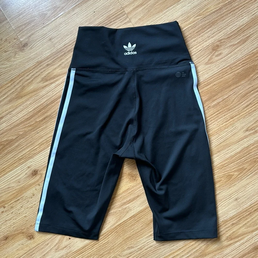 Never Worn ✨ Adidas HR 10” biker shorts - size S